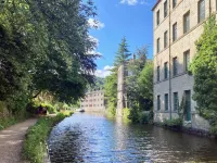 The Old Riverside School House Apt 3 Hotels in Hebden Bridge