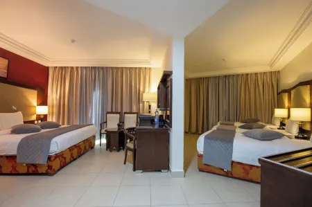 Petra Moon Hotel Отели рядом с достопримечательностью «Храм Душареса»