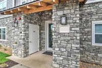 4Br Sleeps 10 Game Room 4 Mi to Sdc - 3-Star