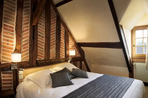 LOGIS Auberge à la Tête de Lard Hôtels à : Salbris