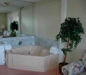 Lockport Inn and Suites - Hot Tub