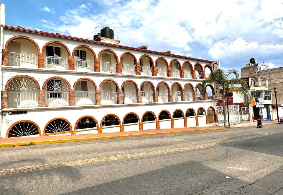 호텔 엘 로마노의 외관 사진