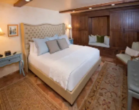 프리미엄 편의시설을 갖춘 편안한 1 베드룸 콘도, 레드어닝 제공