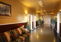 Genevieve Bay Inn Hotels in Plum Point