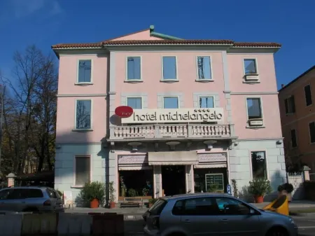 Hotel Michelangelo Отели в г. Форли