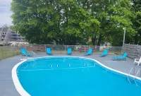 Riverside Motel and Marina Manistee - مسبح