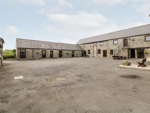 Haddon Cottage Hotels in Over Haddon