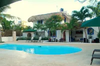 Nuovo Hotel Playa Catalina - С бассейном