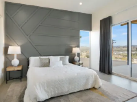 Desert Ridge - Hot Tub, Fire Pit, BBQ, Out Door Shower & Incredi 2 Bedroom Home by RedAwning 絲蘭谷酒店