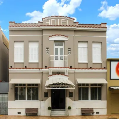 Mova Hotel d'Oeste - Localizado em Frente a Praça Principal da Cidade, na área Central - Pé na Praça Hôtels à proximité de : Palace Cassino