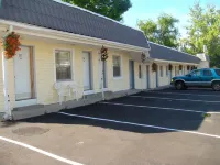 Bracebridge Inn Hotels near Rotary Centennial Gardens