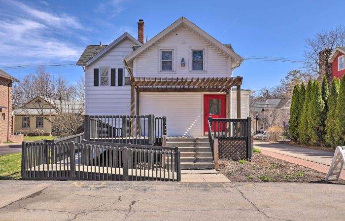 Charming & Walkable Fairport Village Apartment!