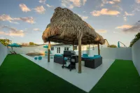Maggie Home in Kendall - Pool and Tiki Bar Hotels in The Hammocks