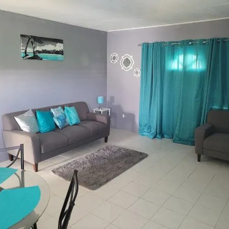Modern Villa 15mins from anywhere!!