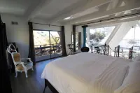 Hollywood Hills Zen Modern Villa w/ Hot Tub & Jetliner Views Các khách sạn gần LAVC Student Services Center