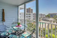 Walk to Ocean: Myrtle Beach Condo w/ Screened Deck - 3 Sao