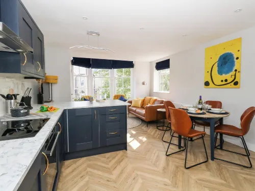Flat 6, Thornlow Heights - Condos