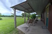 Delightful Carmine Studio on Farm Near Round Top! - Homestays