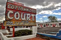Cottonwood Court Motel