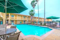 La Quinta Inn by Wyndham Clute Lake Jackson Hotels in Lake Jackson