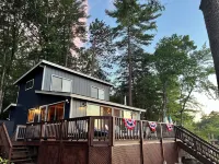Lake Winni Waterfront Whortleberry Island Cottage, Private Beach, BOAT Required