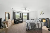 Condo in Lakefront Resort w/ Pool! Ozarks Getaway - 3성급