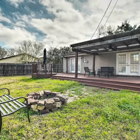 Bright College Station Abode: 3 Mi to Kyle Field