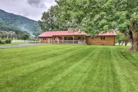 'Campbell Retreat' in Maggie Valley w/ Deck! - Parkplatz