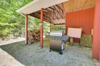 Rose City Cabin w/ Fire Pit & Lake Access - 3-stjärniga