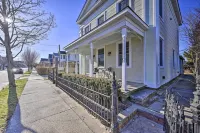 Bright Apartment - 1/2 Mi to Greenport Harbor! Hotels near Railroad Museum of Long Island