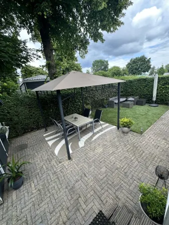 Chalet Seezauber - charming chalet in vacation park De Veerstal Отели в г. Rheden