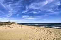 Nags Head Cottage Screened Porch, Walk to Beach! - Homestays