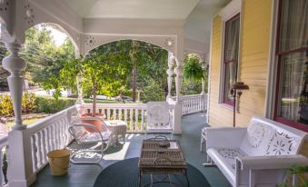 Sugar Magnolia Bed & Breakfast