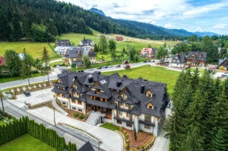 Gold Hotel Отели рядом с достопримечательностью «Prometheus Shot dead Monument»