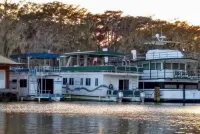 Summertime Bayou Houseboat Oasis: Fish, Hot tub, Kayak