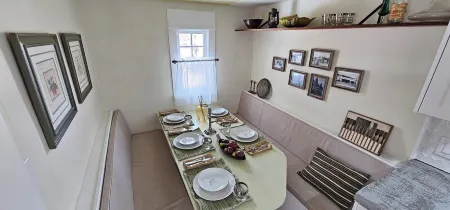 Stay Downtown in one of Princeton's historical homes, The Burr House Отели в г. Принстон