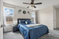 Stylish & Spacious Retreat - with a High tech Movie Theater near DT Minneapolis Hotels in Fridley