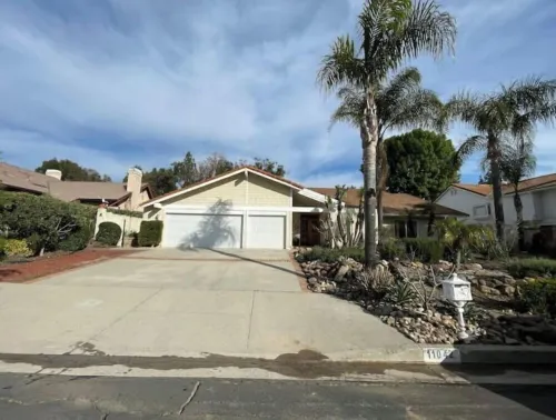 California Dream House w/pool & tennis court Hotels in Chatsworth