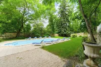 Hôtel les Maréchaux - Pools