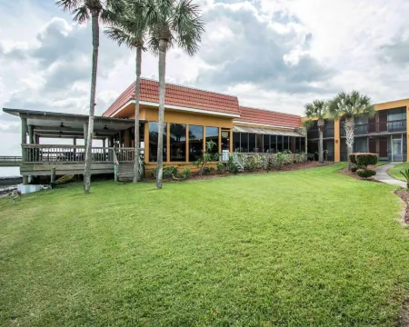 Quality Inn & Suites Palatka Riverfront Отели в г. Палатка