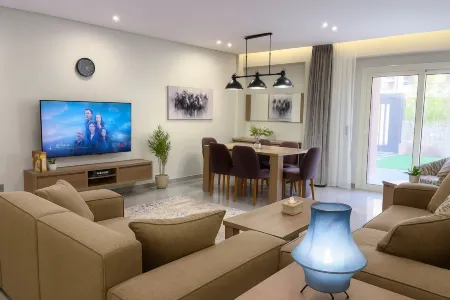 Hotel Apartment in Sheikh Zayed – Zayed Suites A Отели рядом с достопримечательностью «Миср Юниверсити фор Сайенс & Текнолоджи»