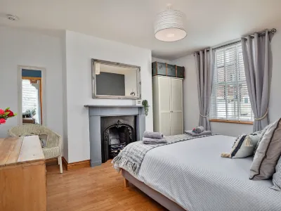 Oystercatcher Hotels near Whitby Abbey