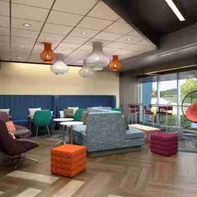Tru by Hilton Commerce Rooms