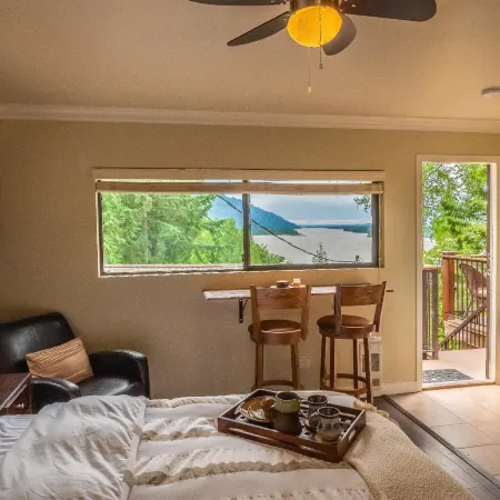 The Fraser River's Edge B&B Lodge