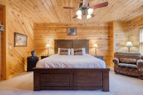Four Bears Lodge by Avantstay Hot Tub, Game Room, Views Near Pigeon Forge - Country Houses