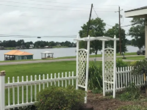 Spacious House with Big Yard and Private Pier! Lots of Parking