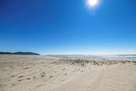 Sweet Seaview Home Near Beach and Trailhead! Отели в г. Seaview