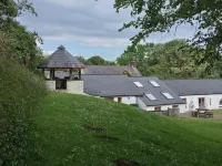 High quality and luxurious barn conversion close to the sea