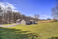 Pet-Friendly Abingdon Abode w/ Yard & Grill! - Pet friendly