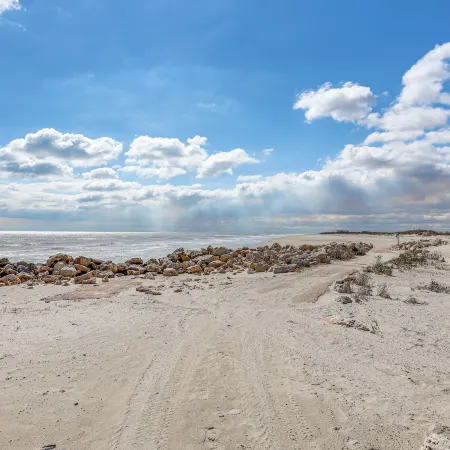 Luxe Freeport Home Footprints in the Sand